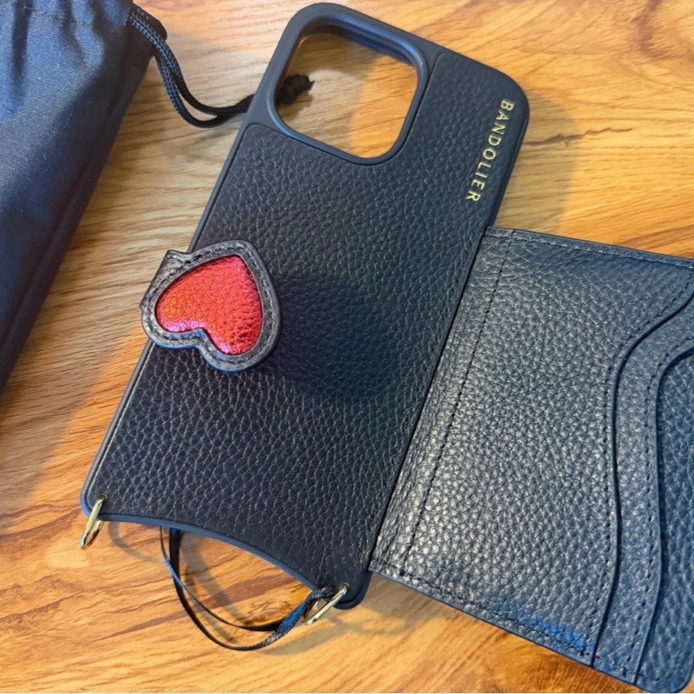 ❤️Bandolier Black Case with Red Heart Gold Chain